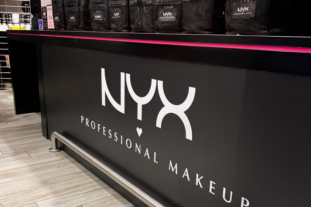 Bandeau adhésif sur comptoir Nyx Paris